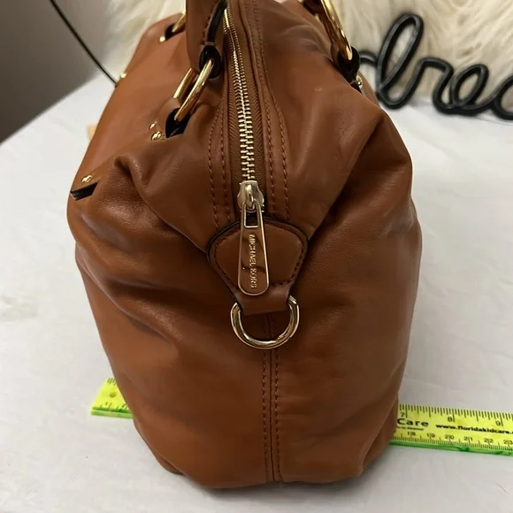 Michael Kors buttery soft leather bag - Picture 5 of 10